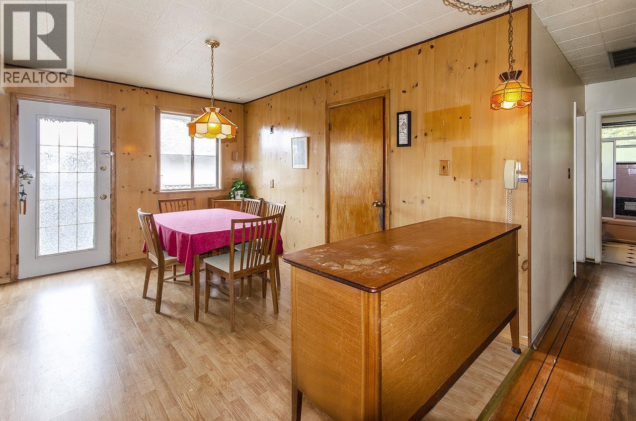945 Caithness Crescent Property Photo 15