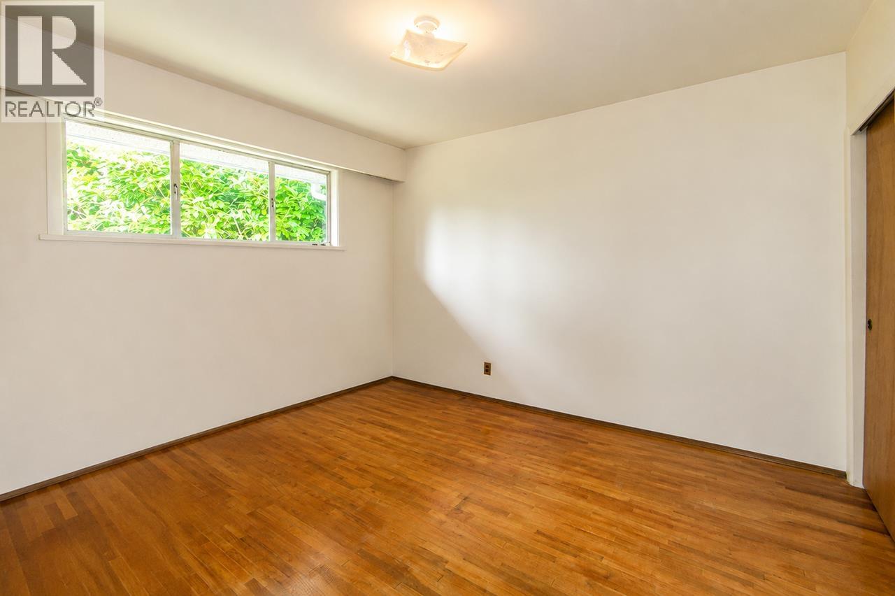 945 Caithness Crescent Property Photo 19
