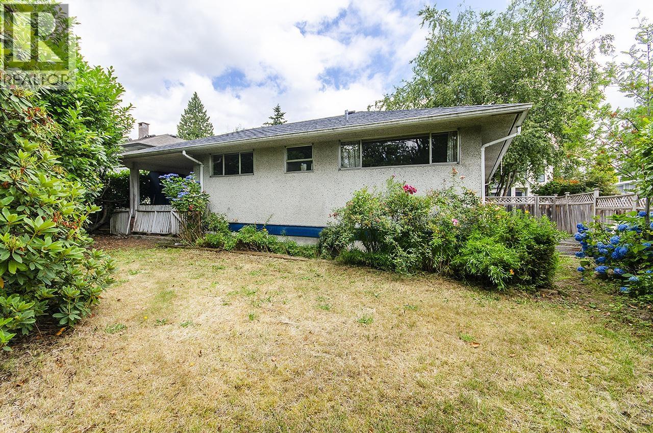 945 Caithness Crescent Property Photo 24