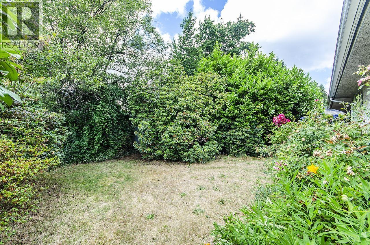 945 Caithness Crescent Property Photo 25