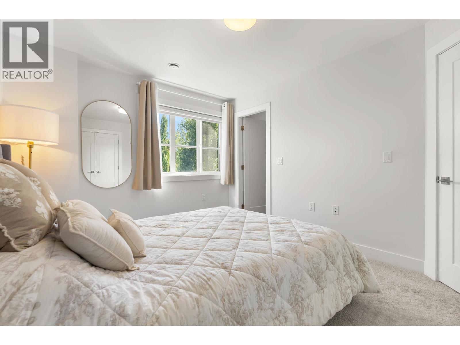 10 5377 8a Avenue Property Photo 10