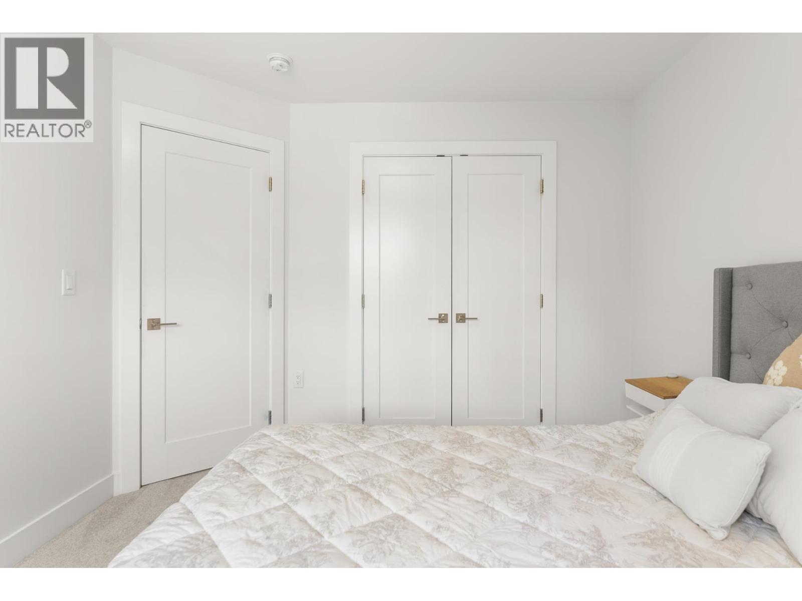 10 5377 8a Avenue Property Photo 12