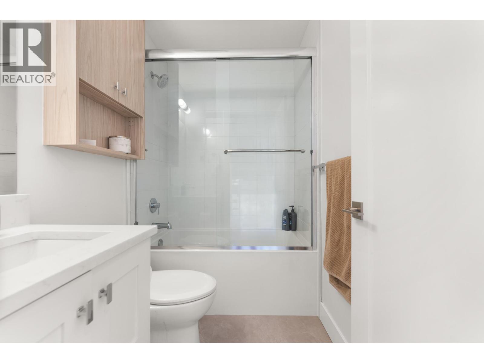 10 5377 8a Avenue Property Photo 13