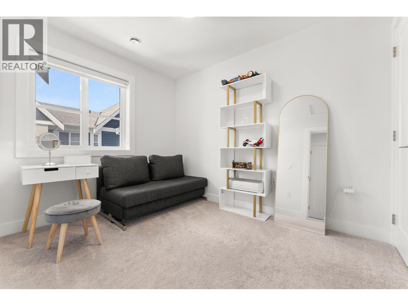 10 5377 8a Avenue Property Photo 14