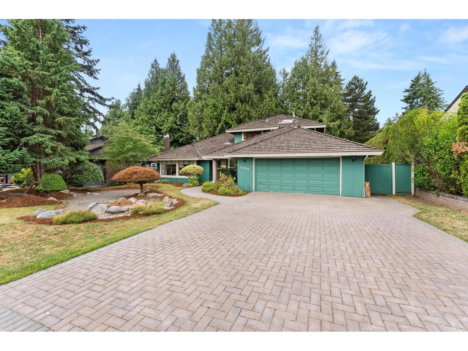 11621 Summit Crescent Property Photo 3