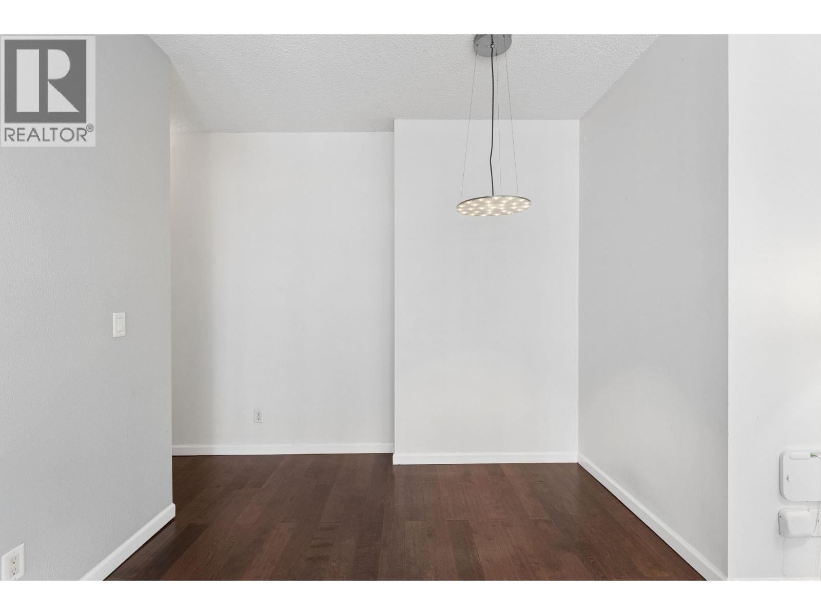304 827 W 16th Street Property Photo 4