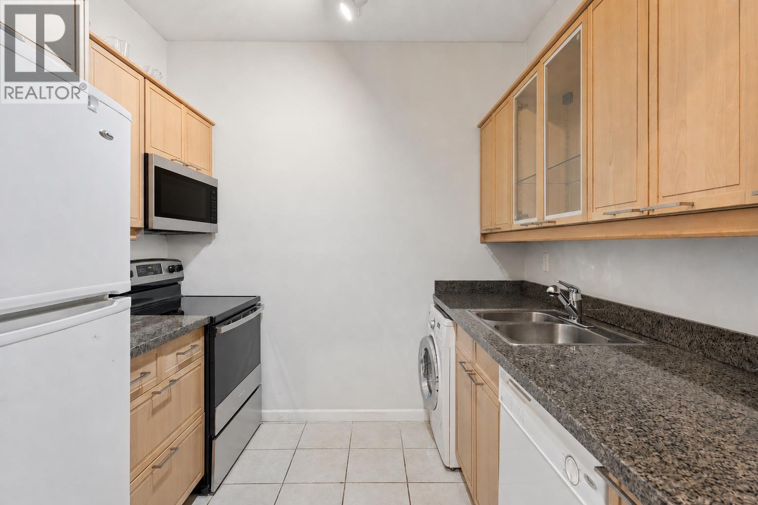 304 827 W 16th Street Property Photo 5