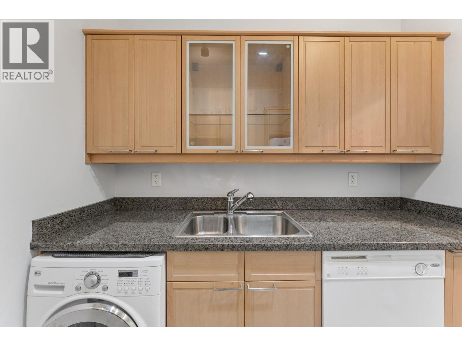 304 827 W 16th Street Property Photo 6