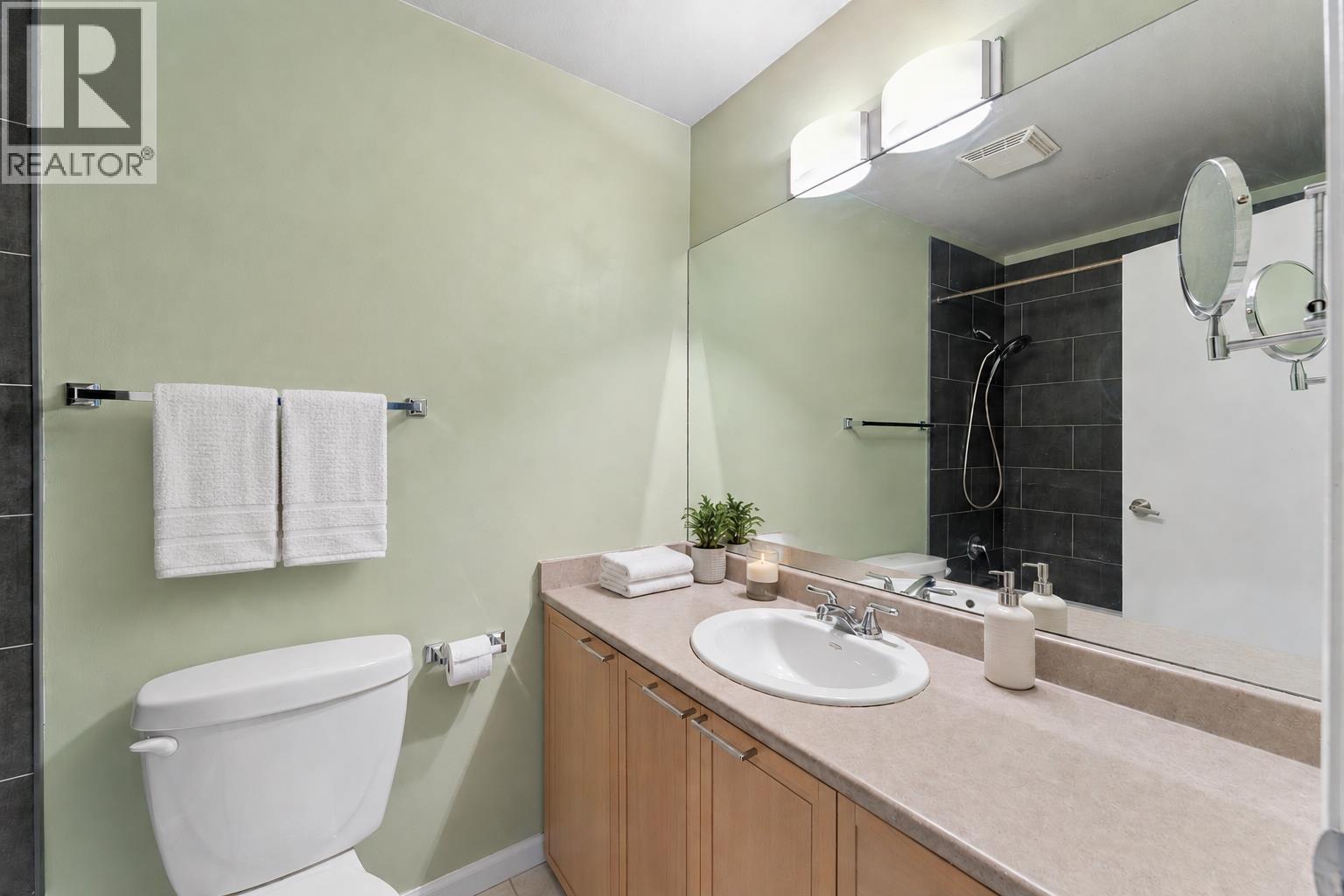304 827 W 16th Street Property Photo 9