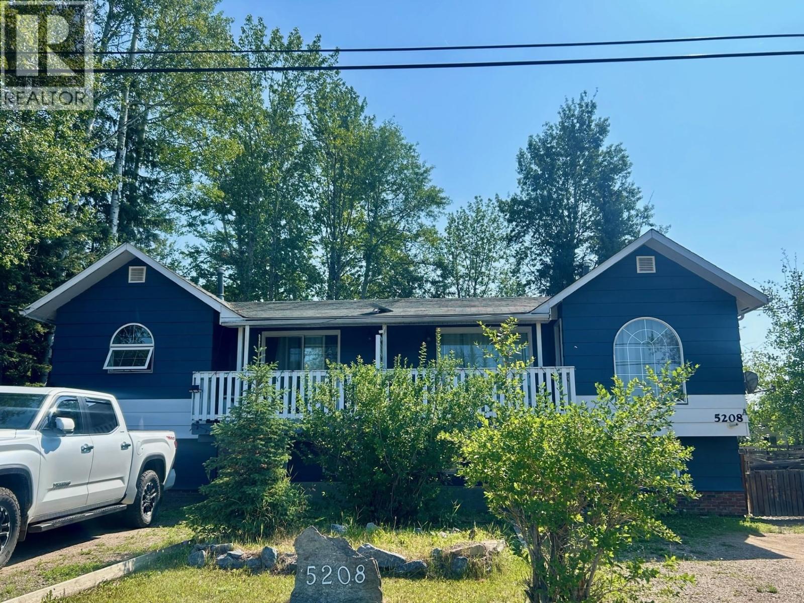 5208 43 Street Property Photo 1