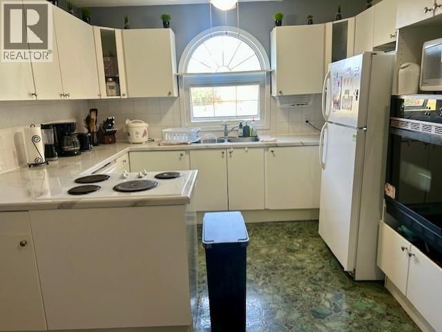 5208 43 Street Property Photo 2