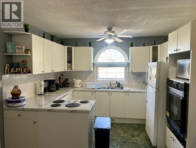 5208 43 Street Property Photo 4