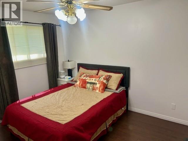 5208 43 Street Property Photo 7