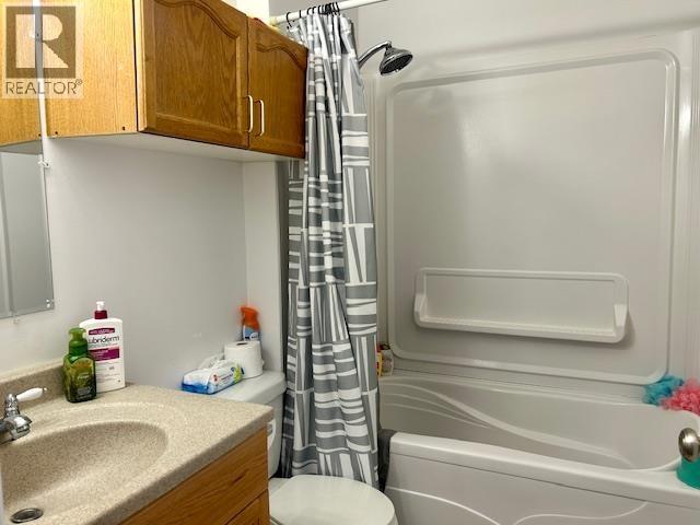 5208 43 Street Property Photo 9