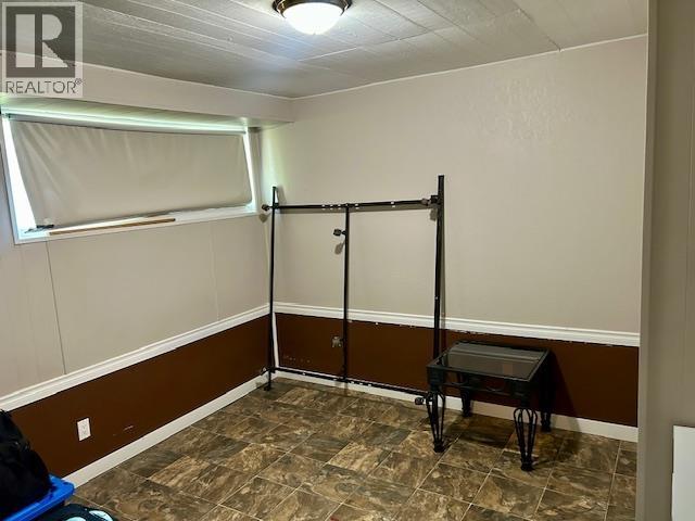 5208 43 Street Property Photo 10