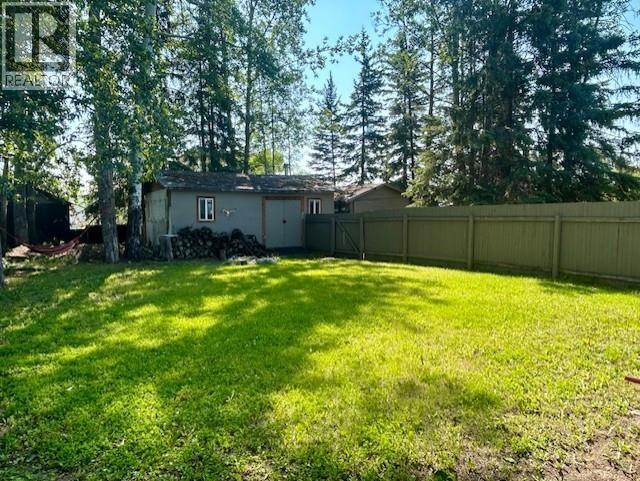 5208 43 Street Property Photo 14