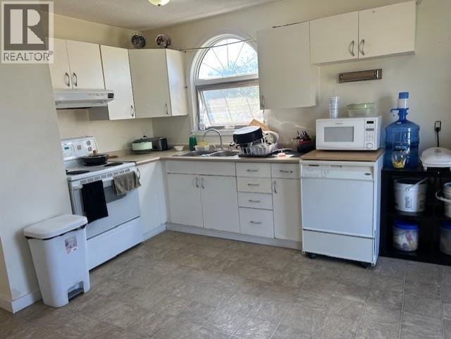 5208 43 Street Property Photo 15