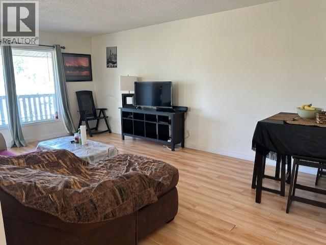 5208 43 Street Property Photo 16