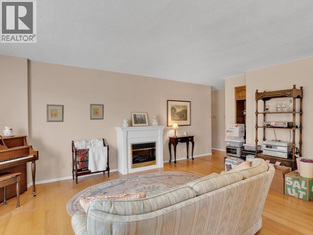 206 2140 Briar Avenue Property Photo 8