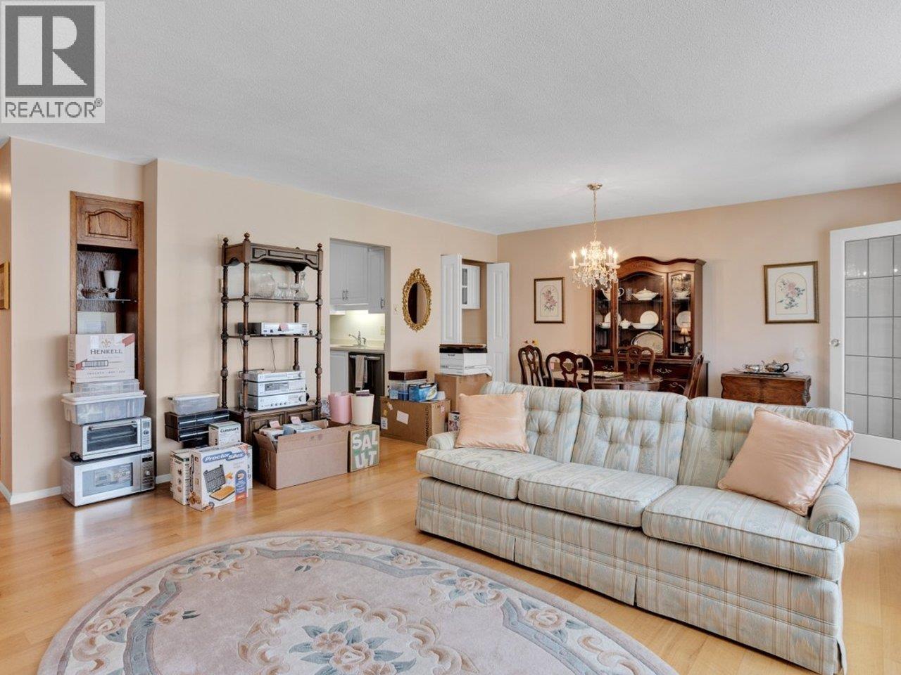 206 2140 Briar Avenue Property Photo 12