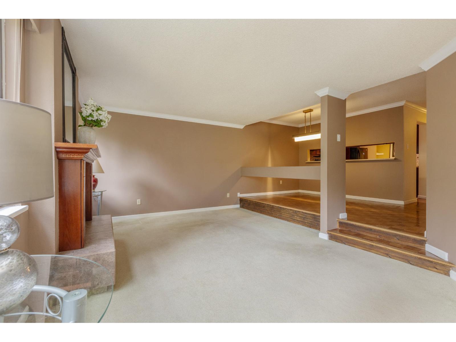 211 15282 19 Avenue Property Photo 11