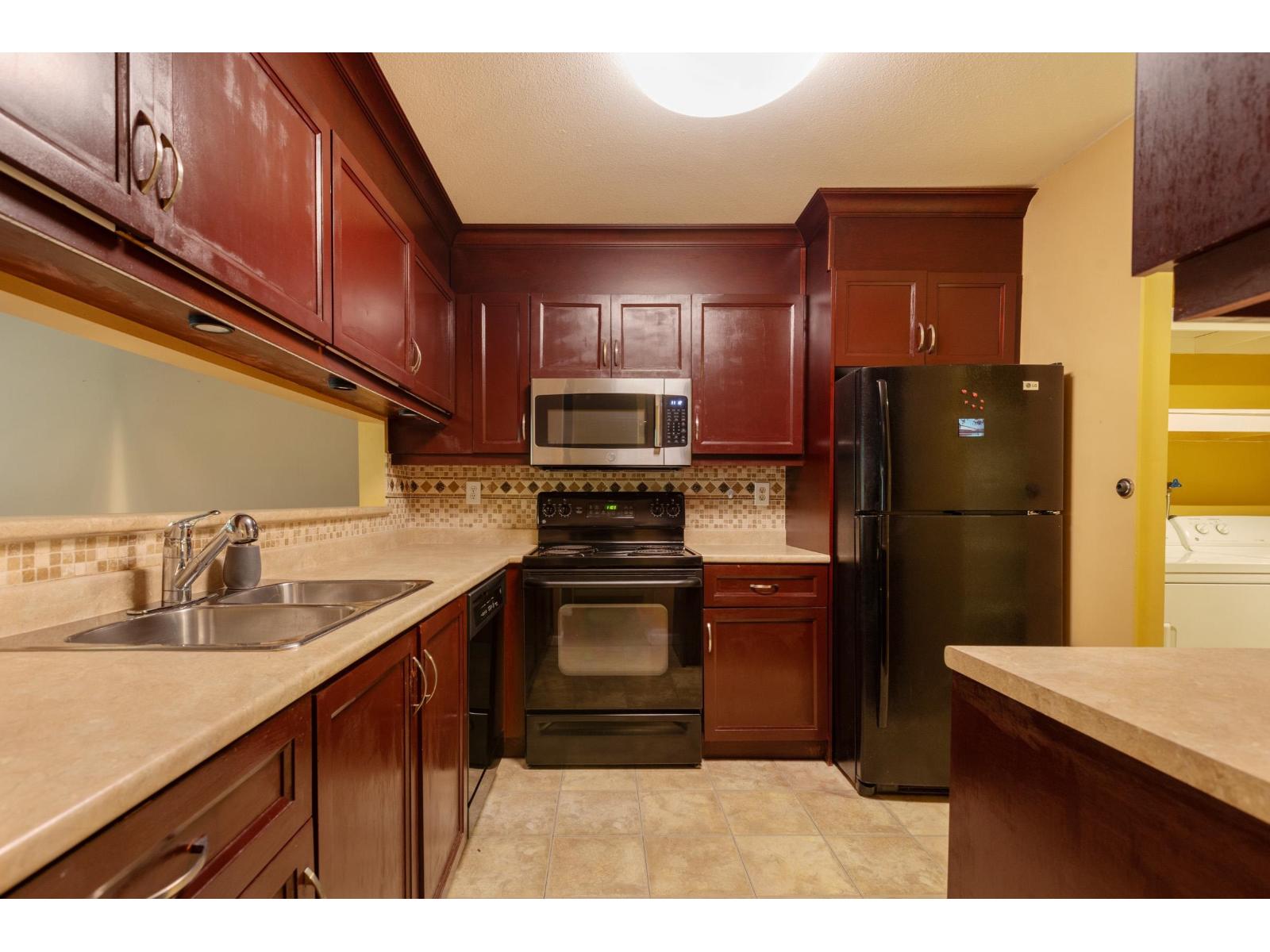 211 15282 19 Avenue Property Photo 12