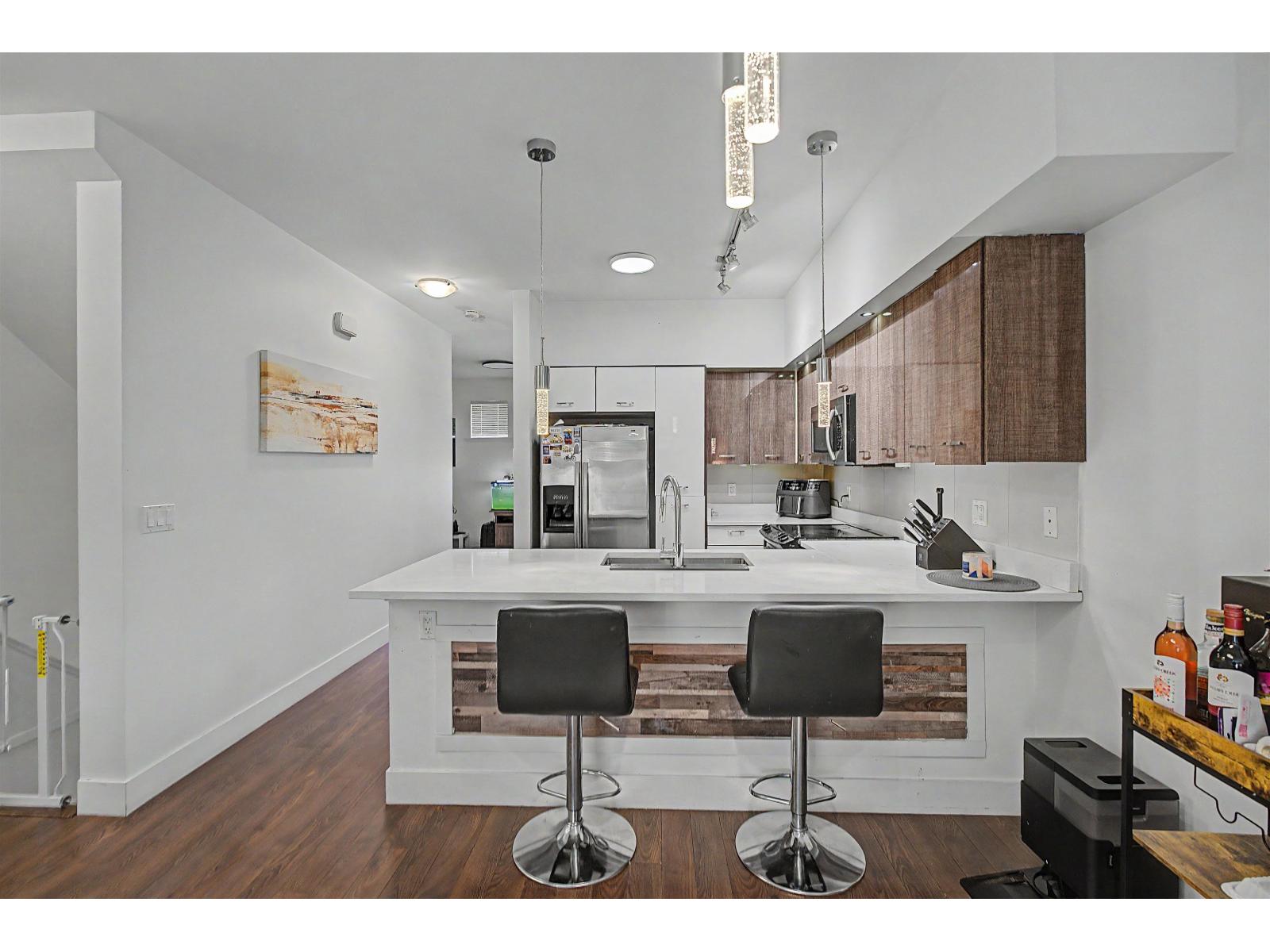 100 6299 144 Street Property Photo 7