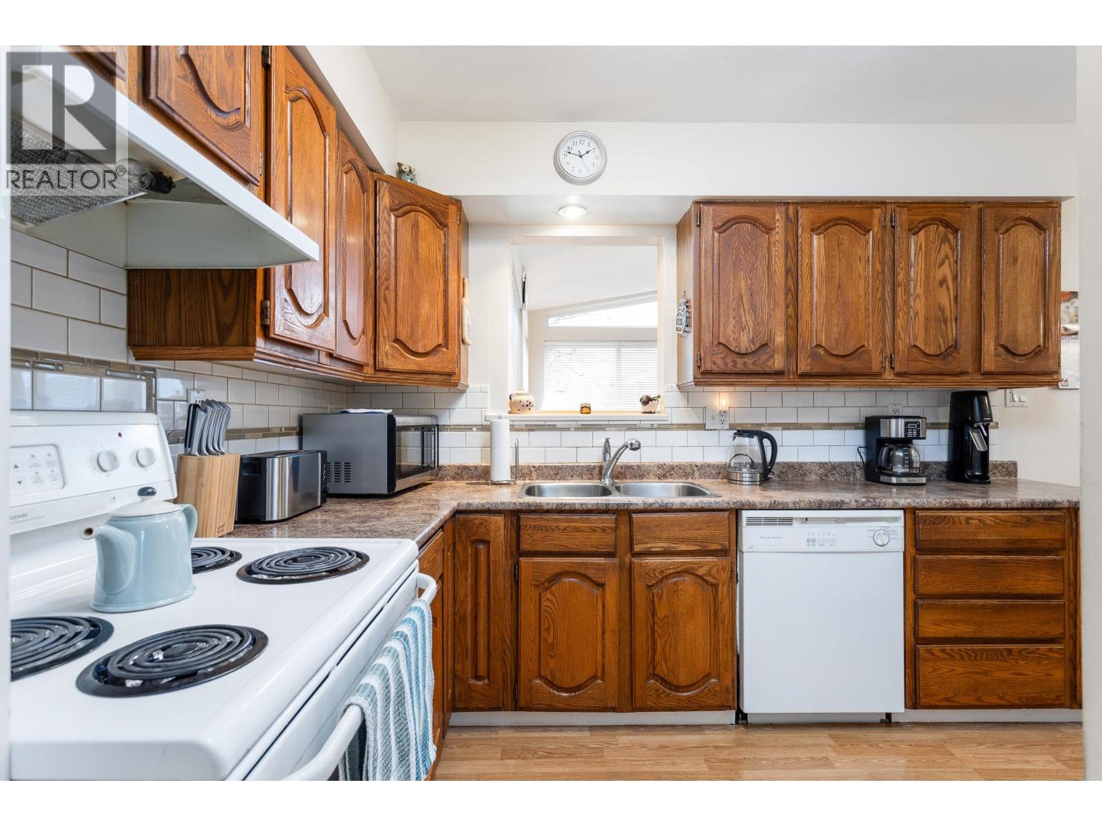 11809 230 Street Property Photo 15