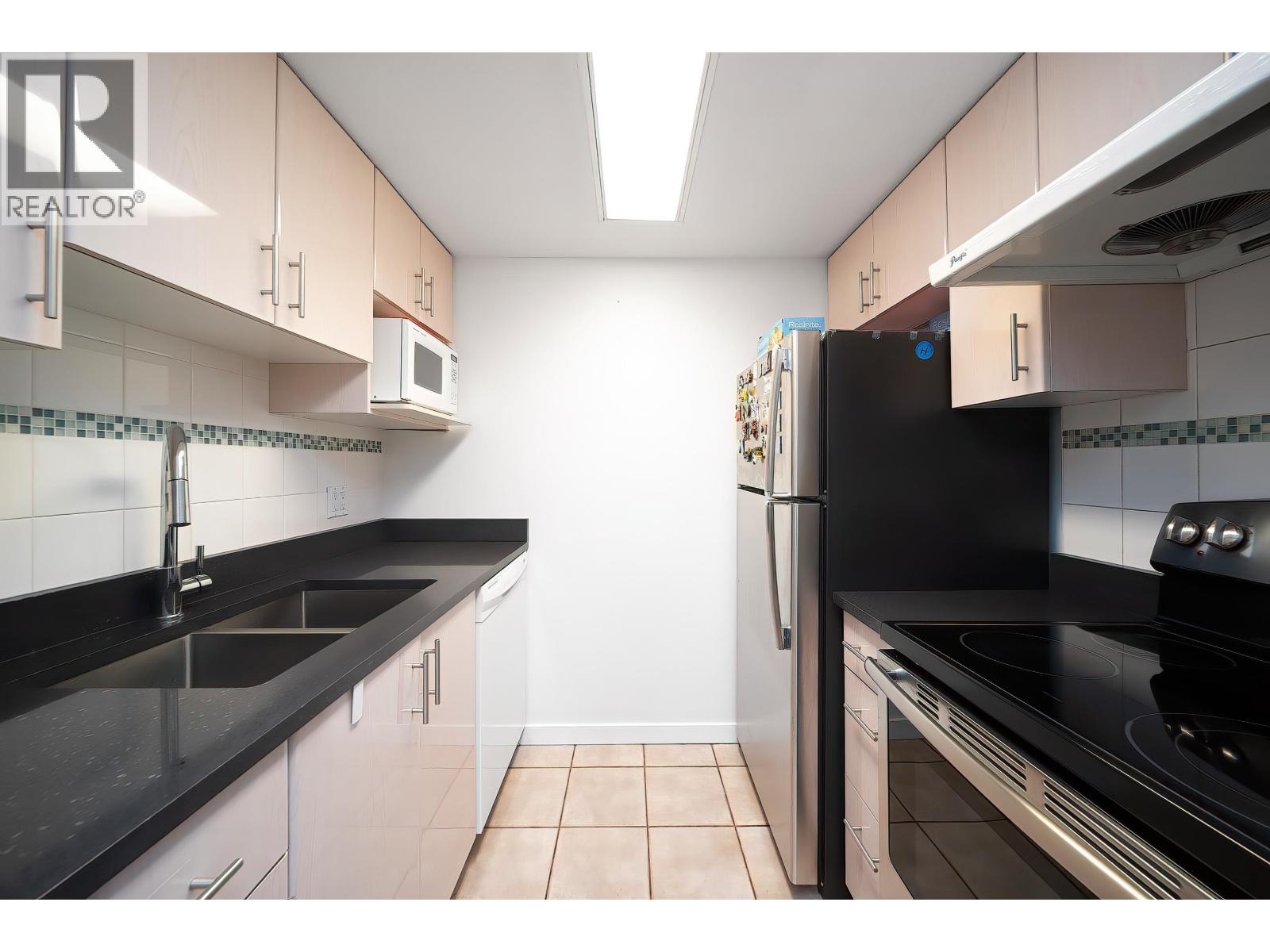 2303 1188 Howe Street Property Photo 10