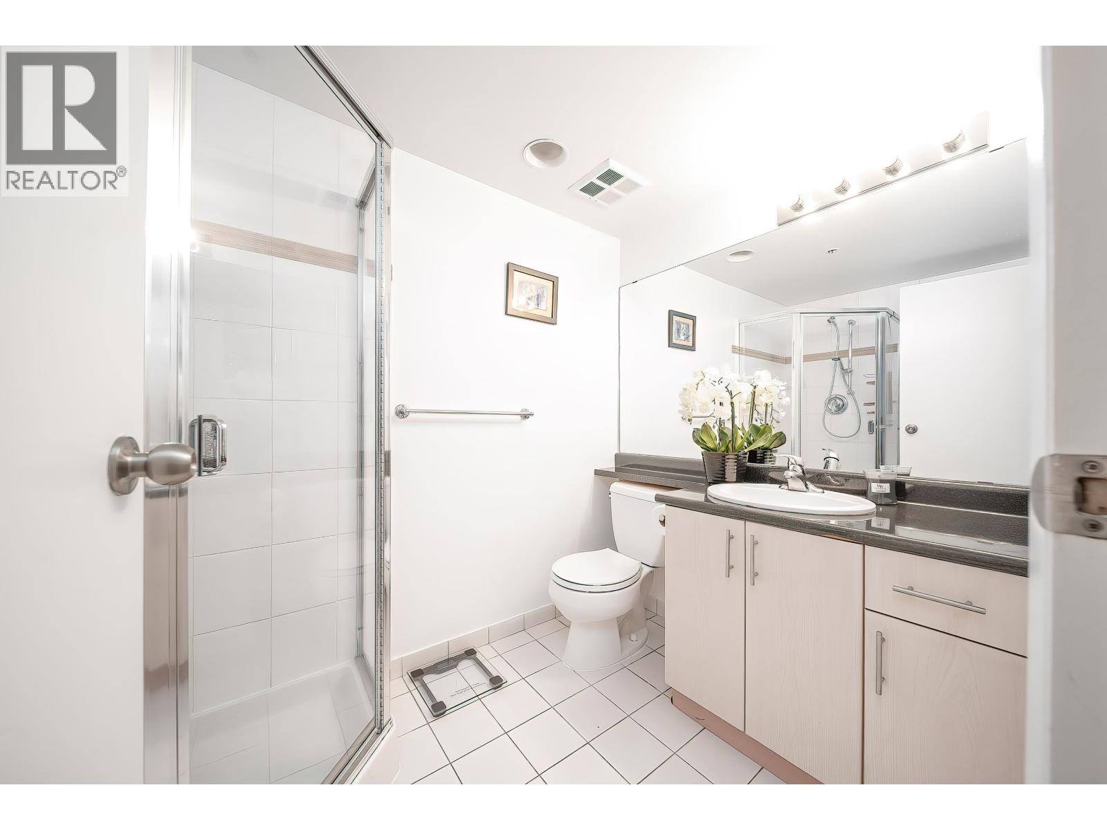 2303 1188 Howe Street Property Photo 15