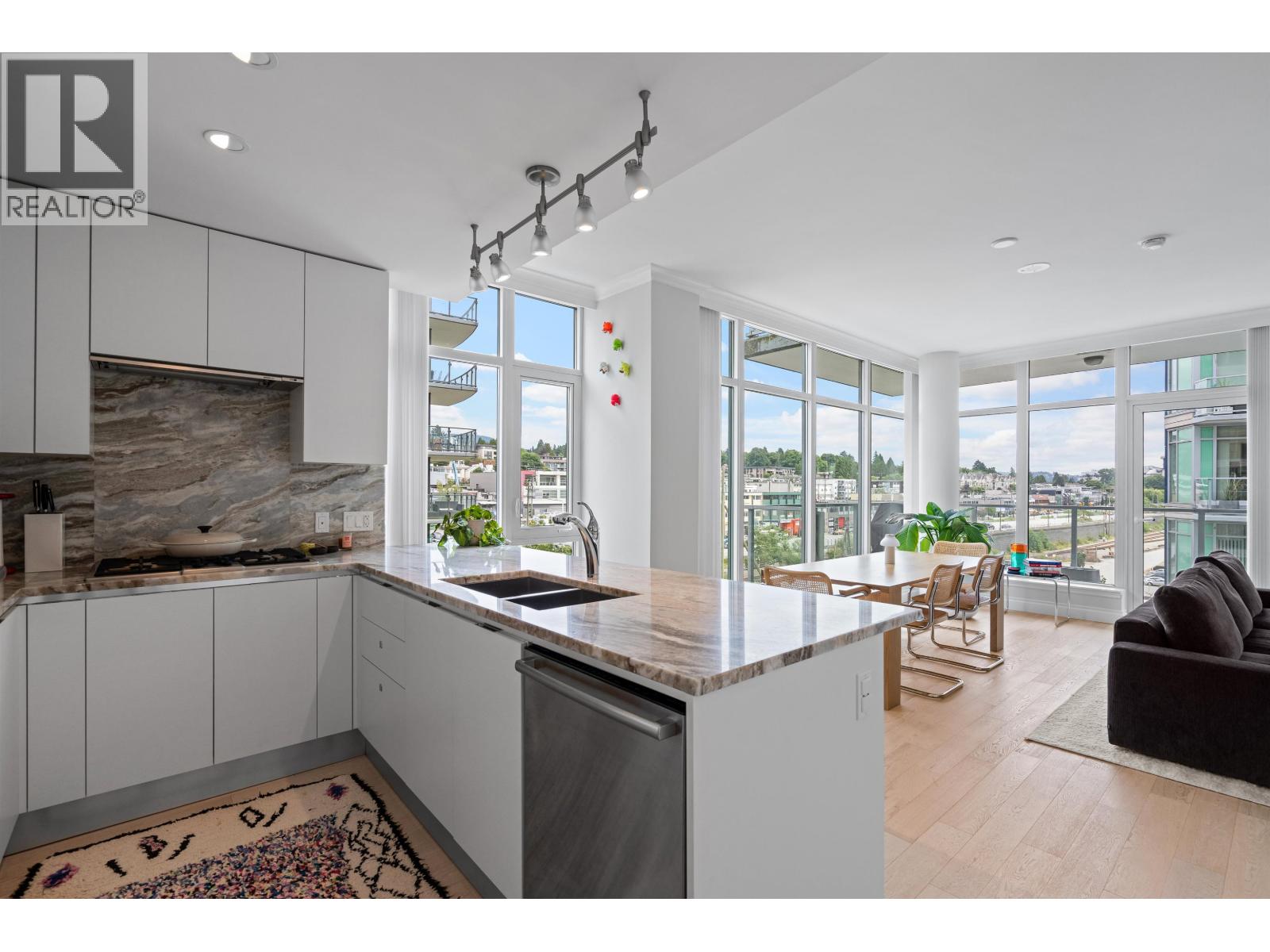 609 185 Victory Ship Way Property Photo 1