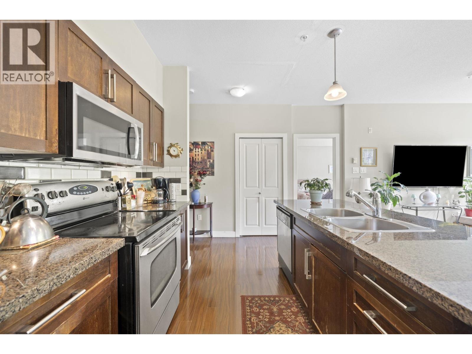 211 2353 Marpole Avenue Property Photo 5