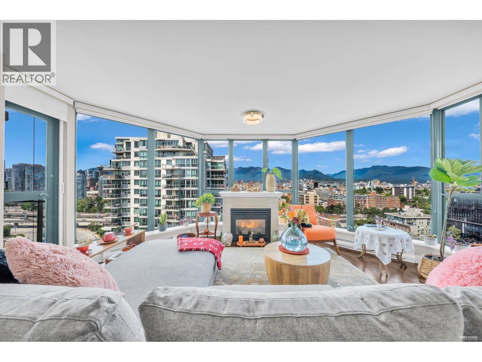 1904 1088 Quebec Street Property Photo 1