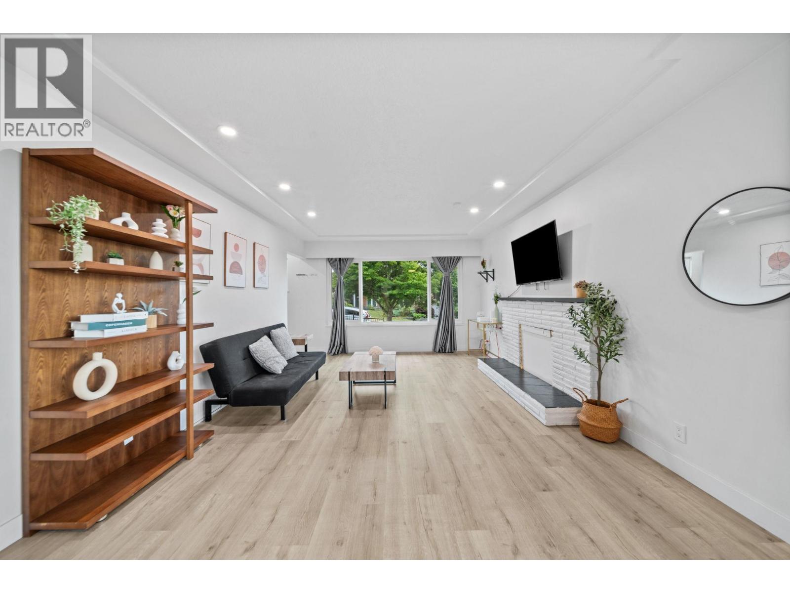 4831 Cambridge Street Property Photo 5