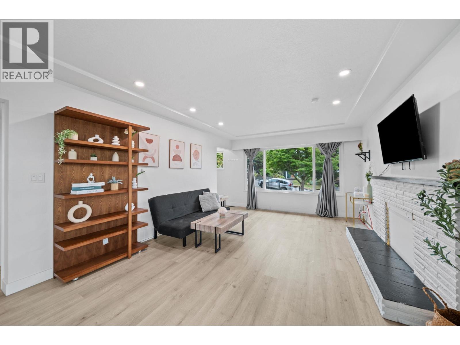 4831 Cambridge Street Property Photo 6