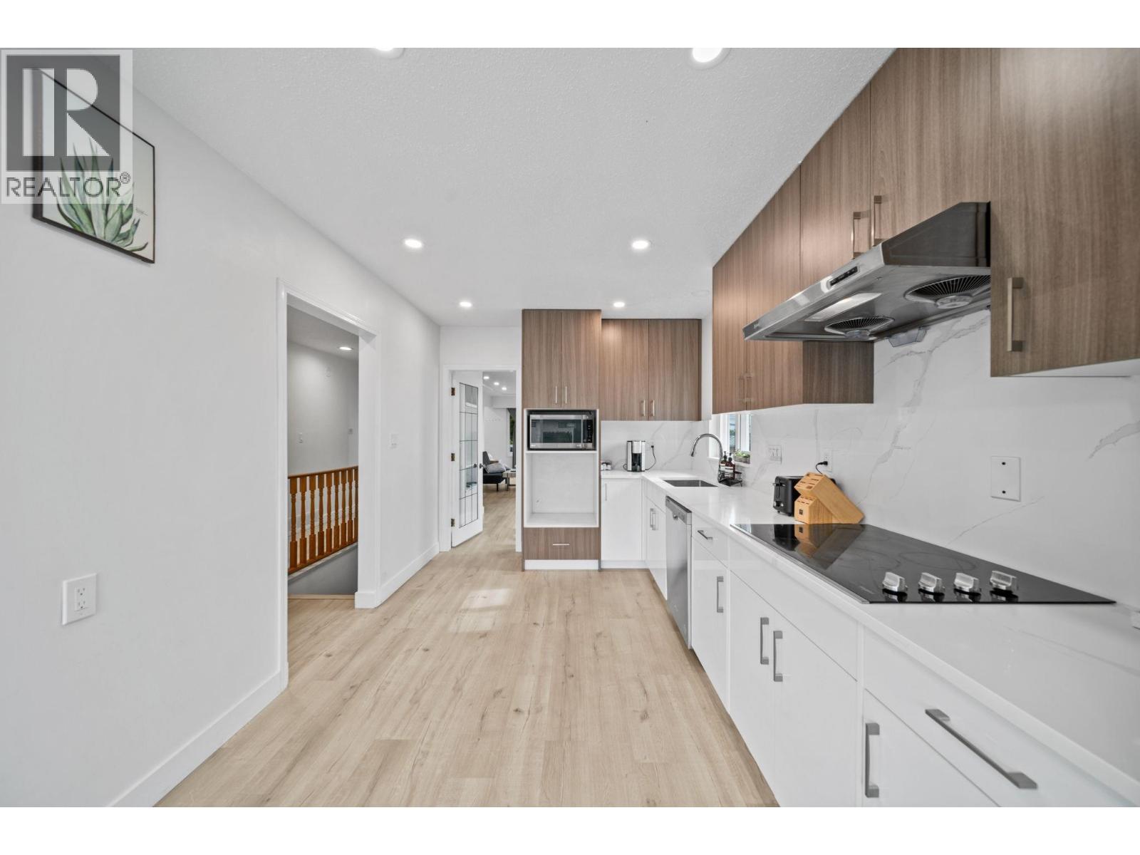 4831 Cambridge Street Property Photo 9