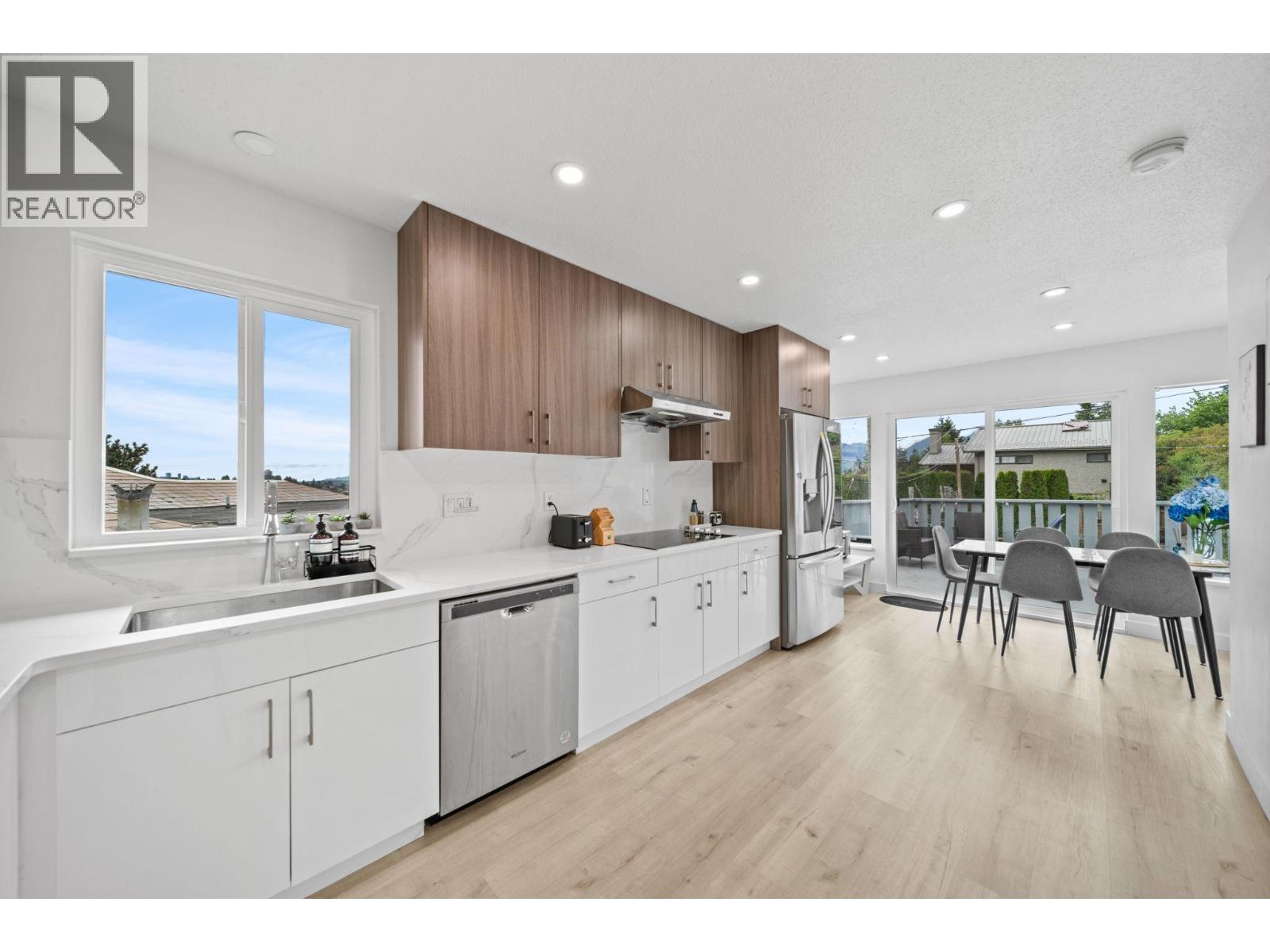 4831 Cambridge Street Property Photo 10