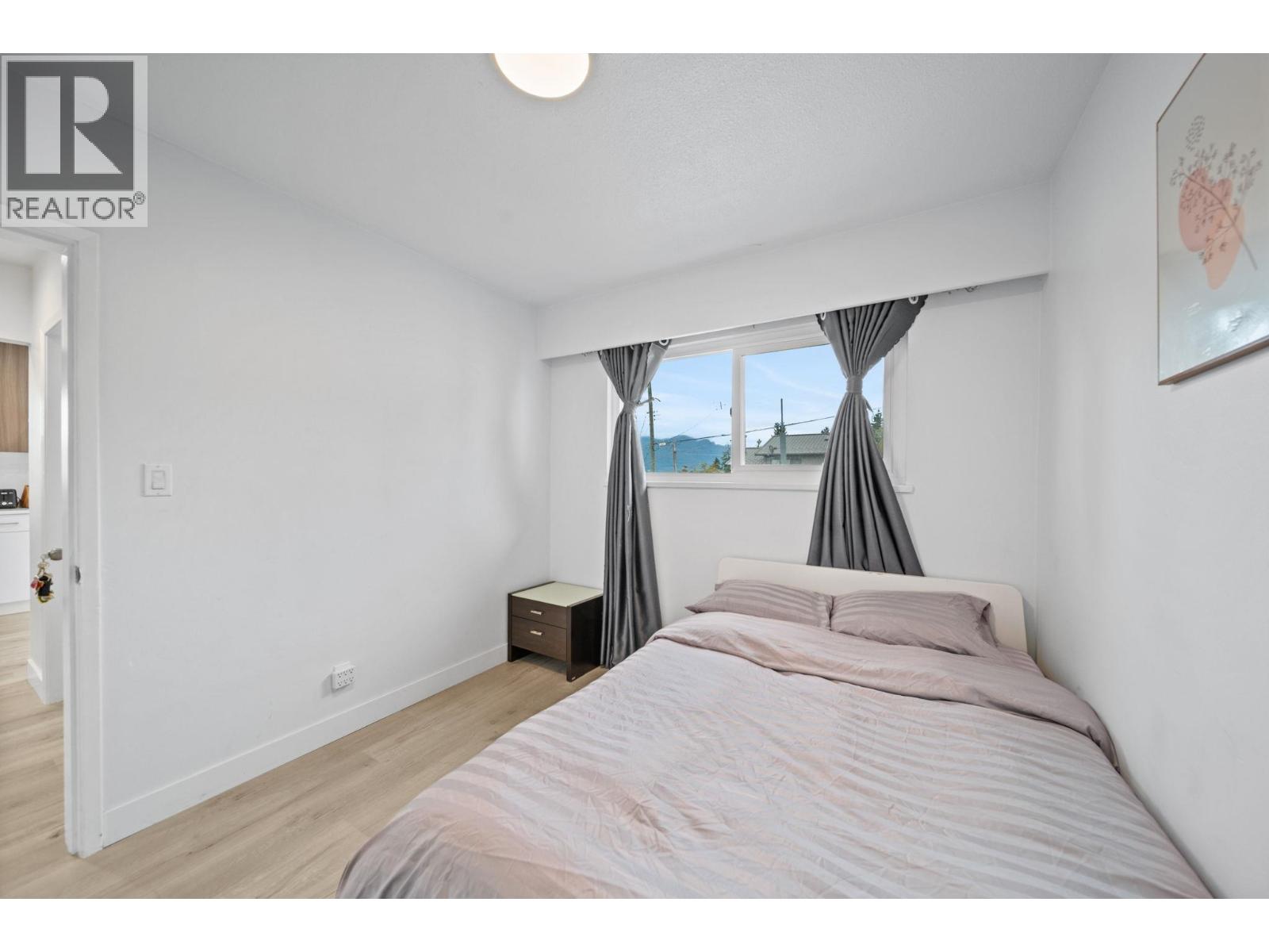 4831 Cambridge Street Property Photo 14