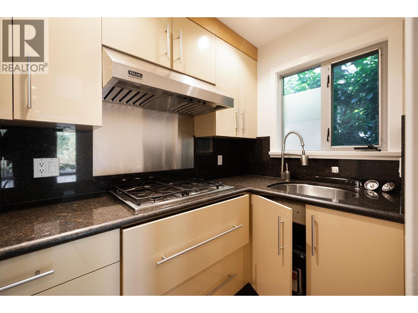 4888 Trafalgar Street Property Photo 15