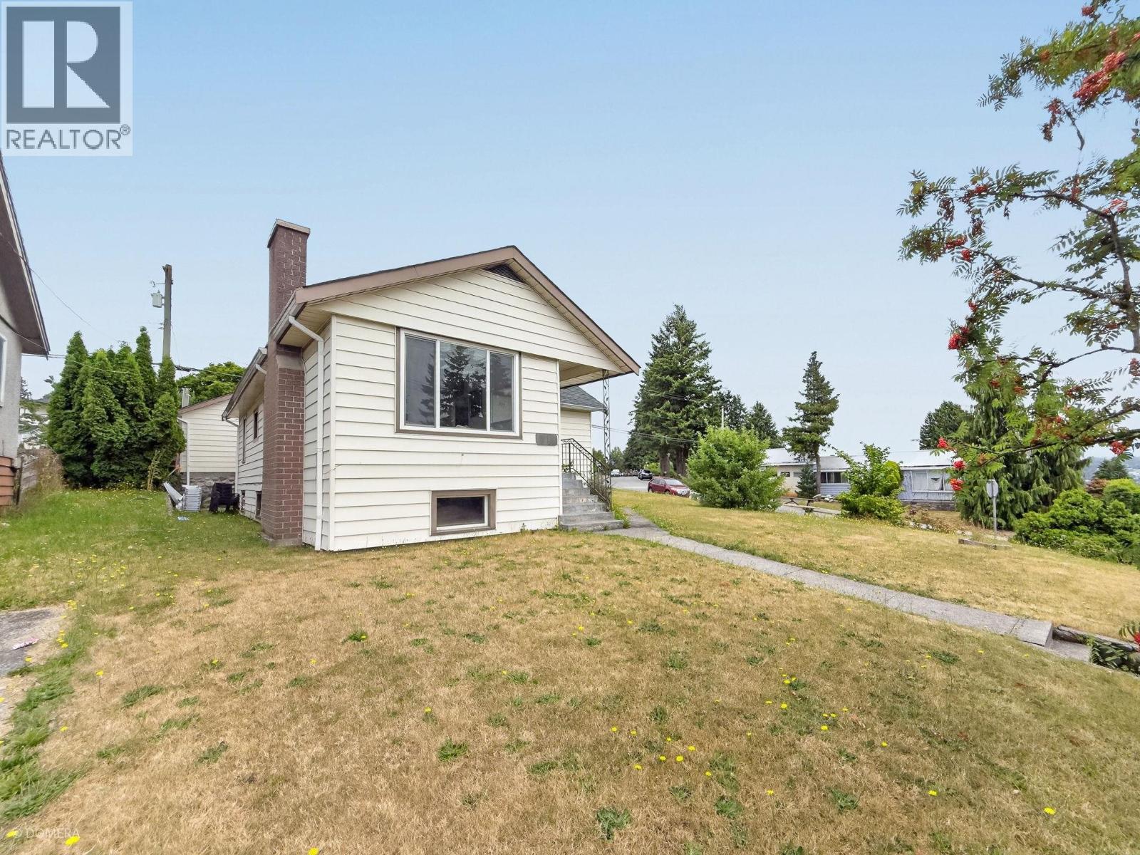 319 E EIGHTH AVENUE Property Photo 1