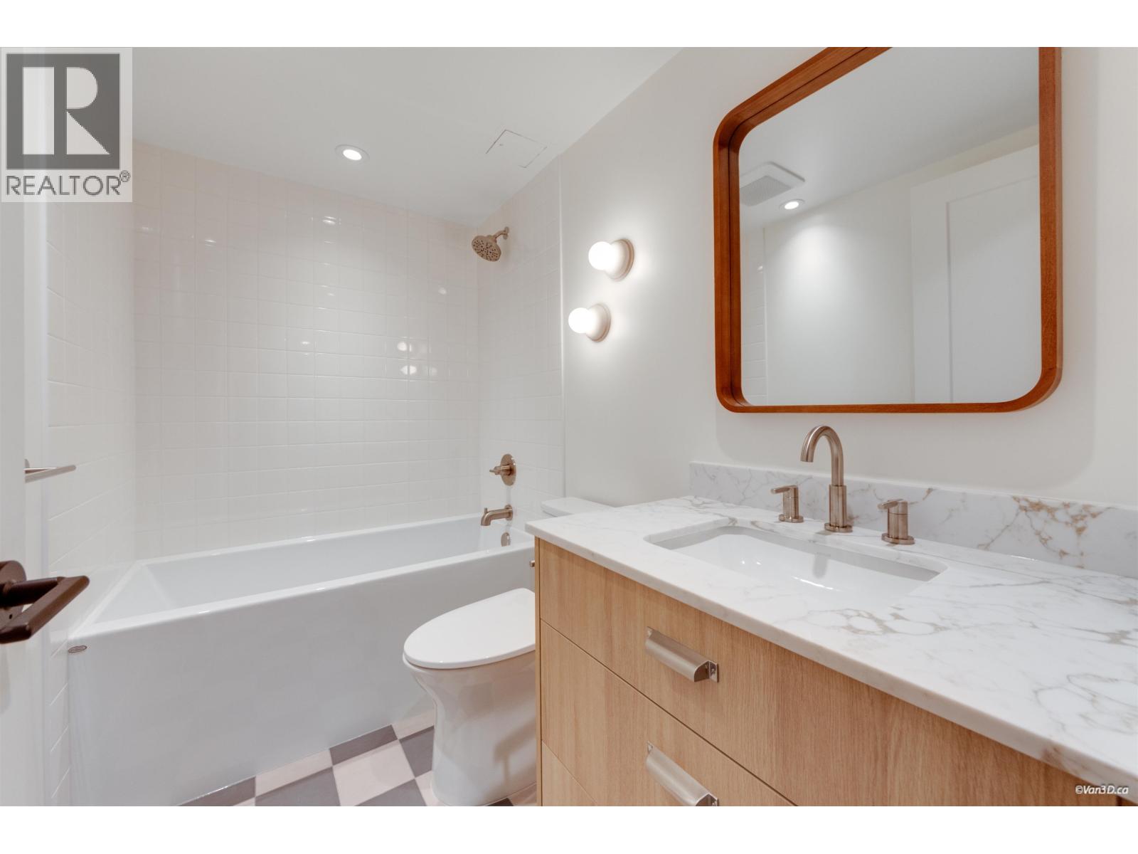102 270 W 3rd Street Property Photo 10