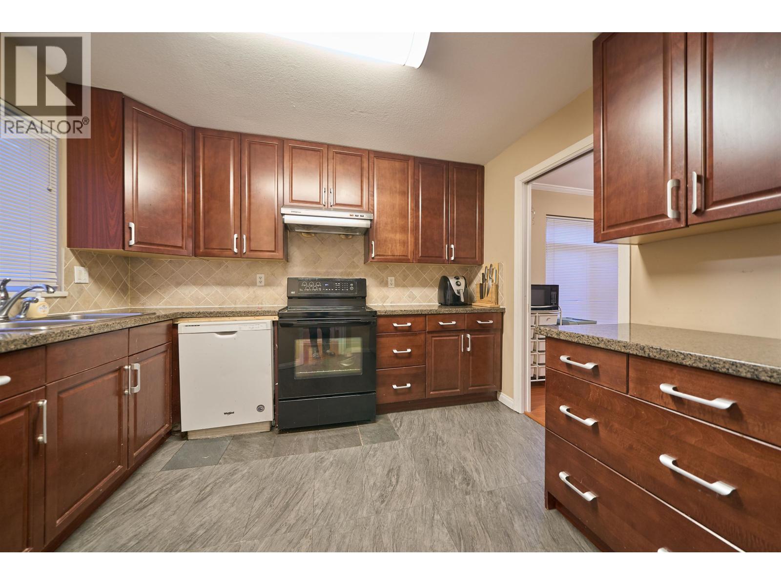 4 9700 Blundell Road Property Photo 3