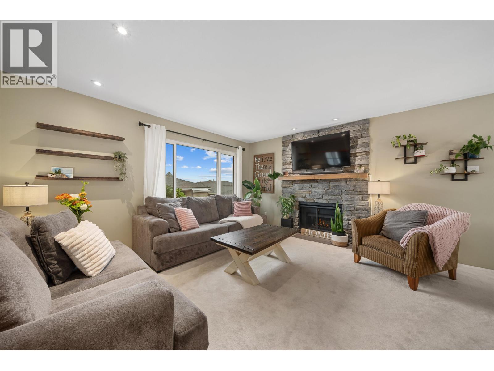 175 1140 Castle Crescent Property Photo 4