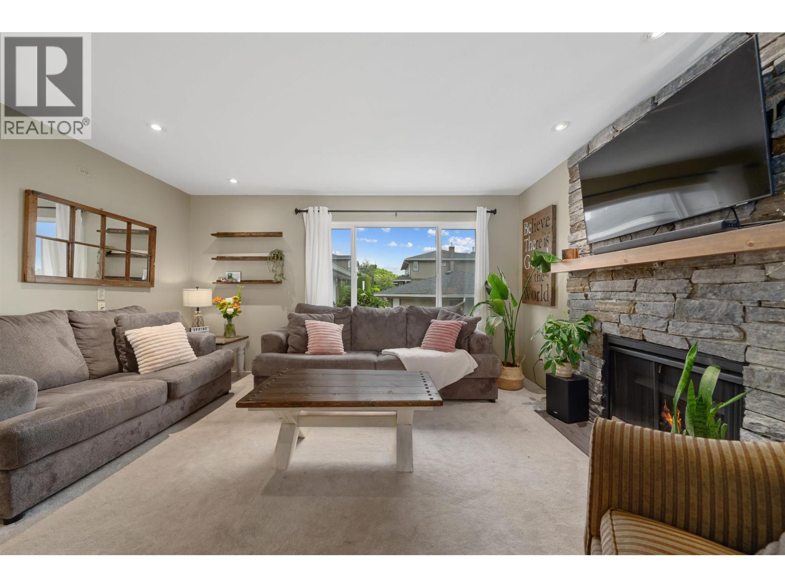 175 1140 Castle Crescent Property Photo 5