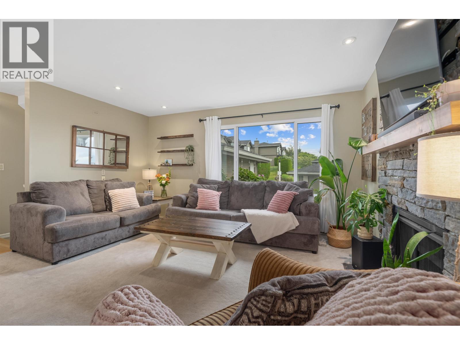 175 1140 Castle Crescent Property Photo 6