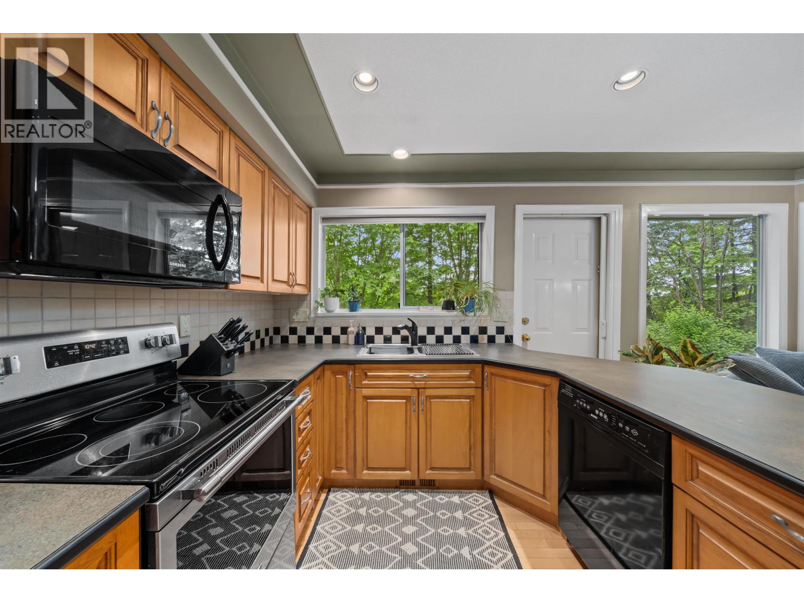 175 1140 Castle Crescent Property Photo 10