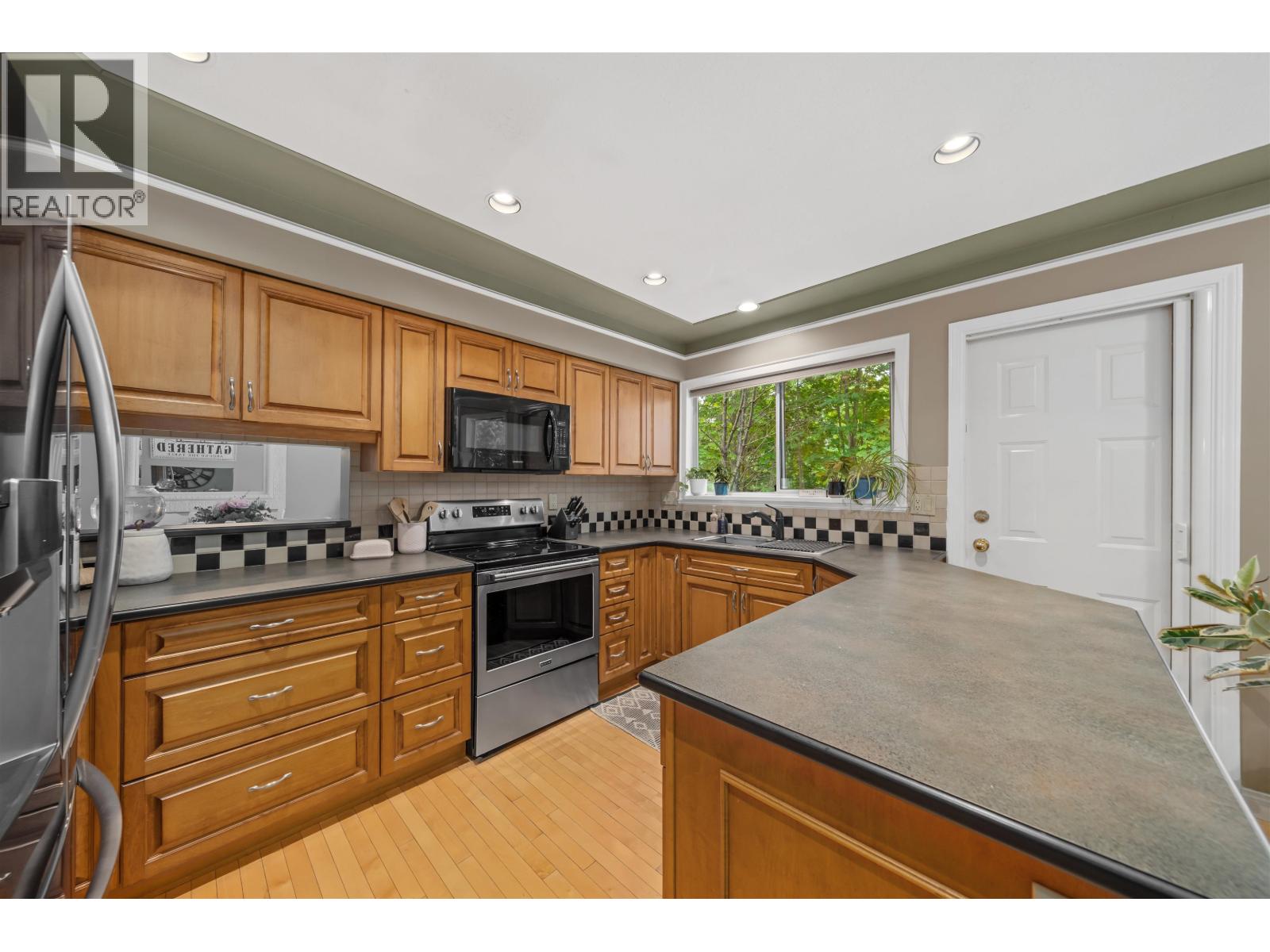 175 1140 Castle Crescent Property Photo 11