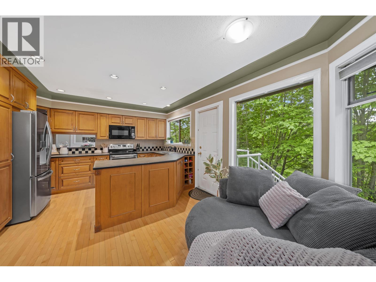 175 1140 Castle Crescent Property Photo 12