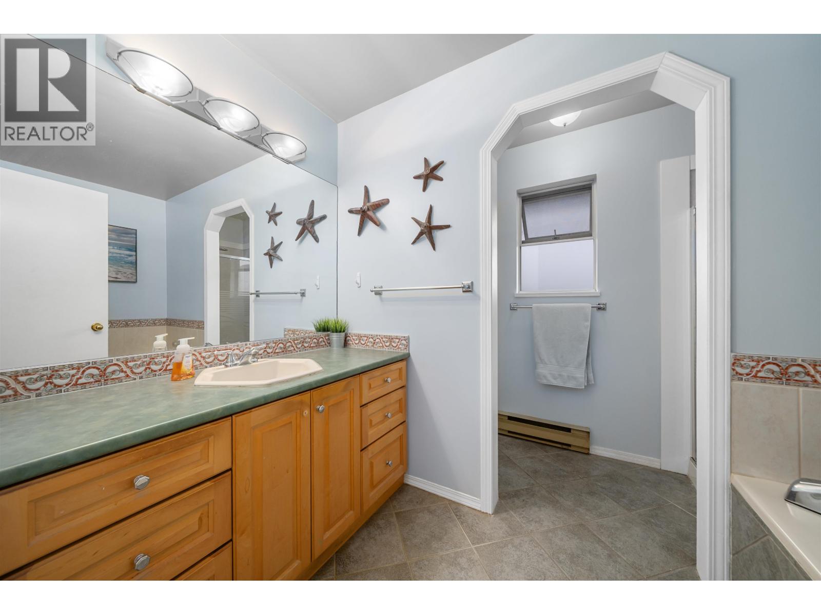 175 1140 Castle Crescent Property Photo 18
