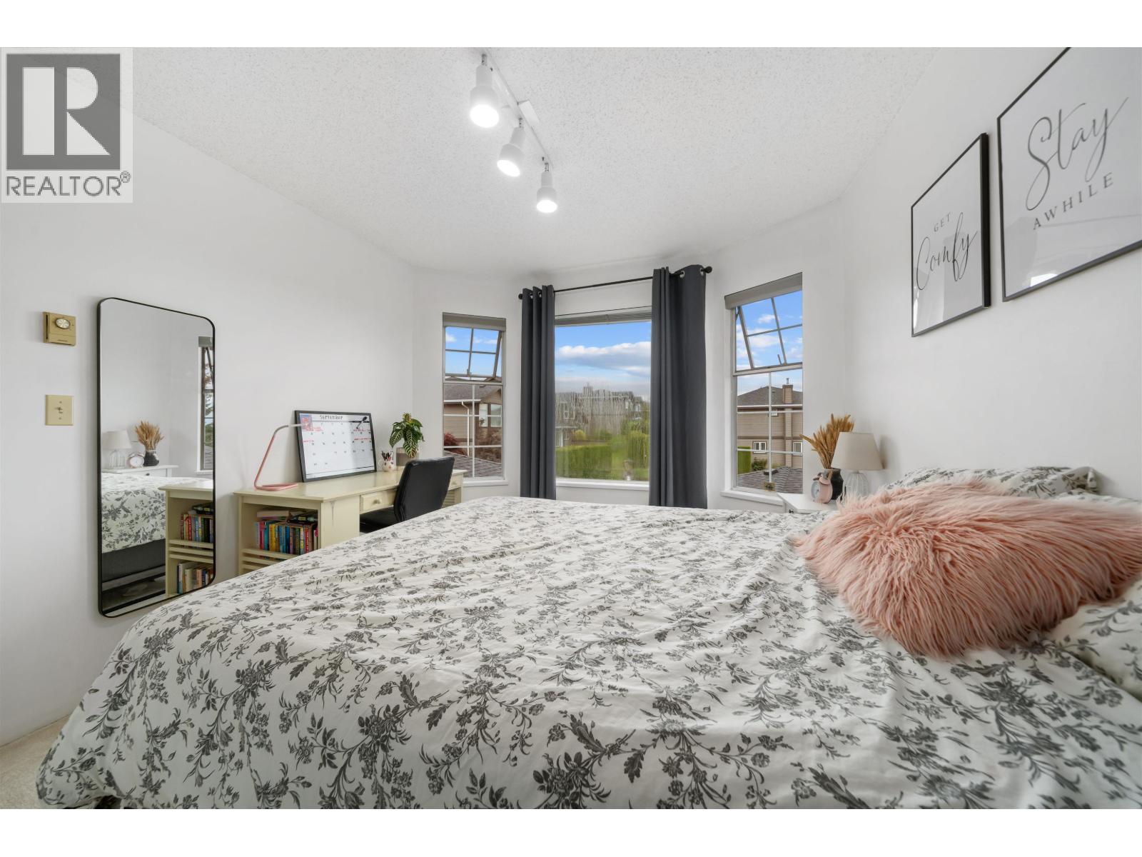 175 1140 Castle Crescent Property Photo 20